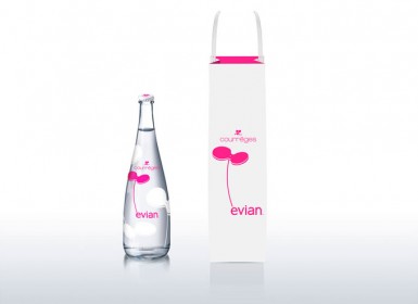 Бутылка Evian с упаковкой