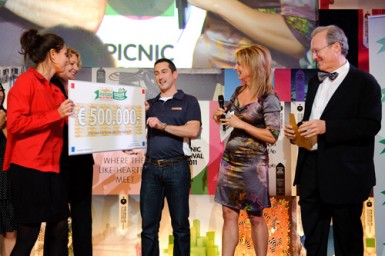 Награждение Ника Кристи на конкурсе Dutch Postcode Lottery Green Challenge