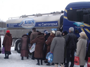 Вода из Святогорья на Крещение в Донецке