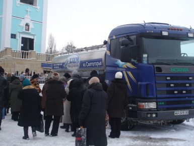 Вода из Святогорья на Крещение в Донецке