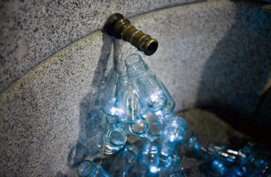 Luzinterruptus: питьевая вода течет по улицам