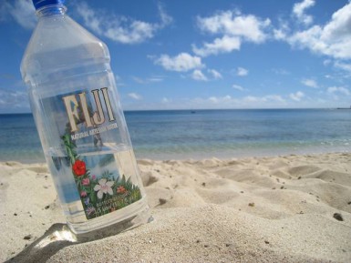 Fiji природная артезианская вода