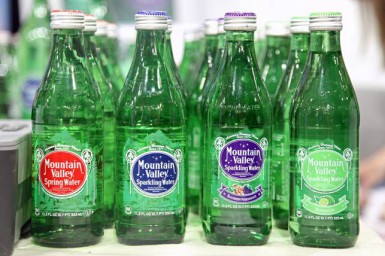 MOUNTAIN VALLEY SPRING WATER - это родниковая воды из Арканзаса